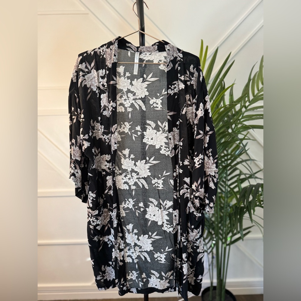 Spiritual Gangster Black and Cream Floral Kimono